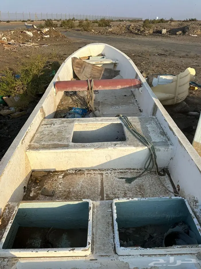 قارب نزهه 7 متر بدون مكينه للبيع 3