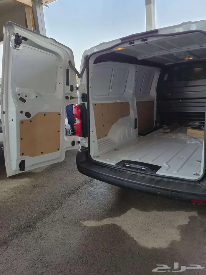 بيجو اكسبريت بضاعة موديل 2025 خصم خاص للشركات 10