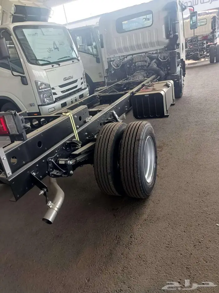 ايسوزو دينا 5 طن طول 5.67 م يابانى 5