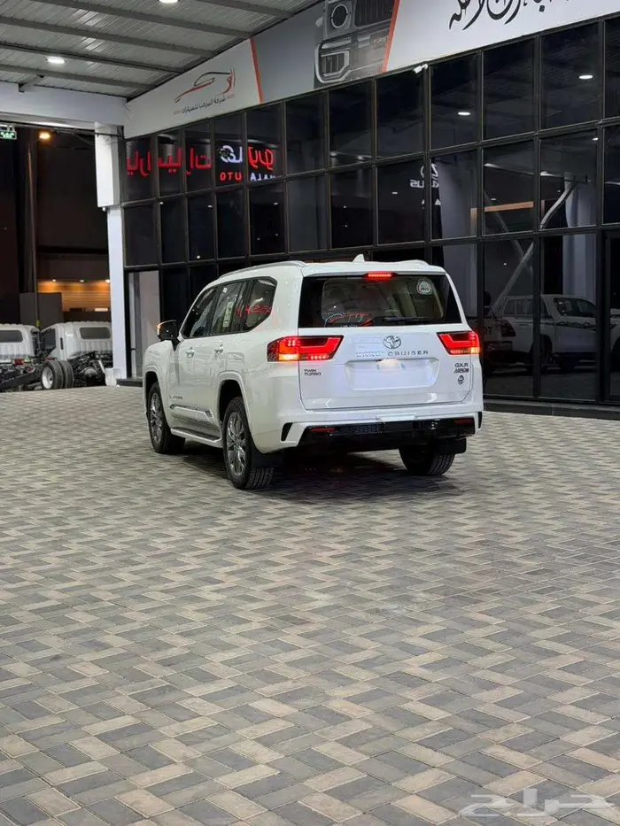 تويوتا لاندكرزوزرر GXR L5 فل كامل وارد الساير 2026 4