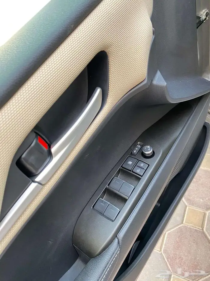 تويوتا كامري (LE) اصفار 2025 4 سلندر 2500 سي سي 25