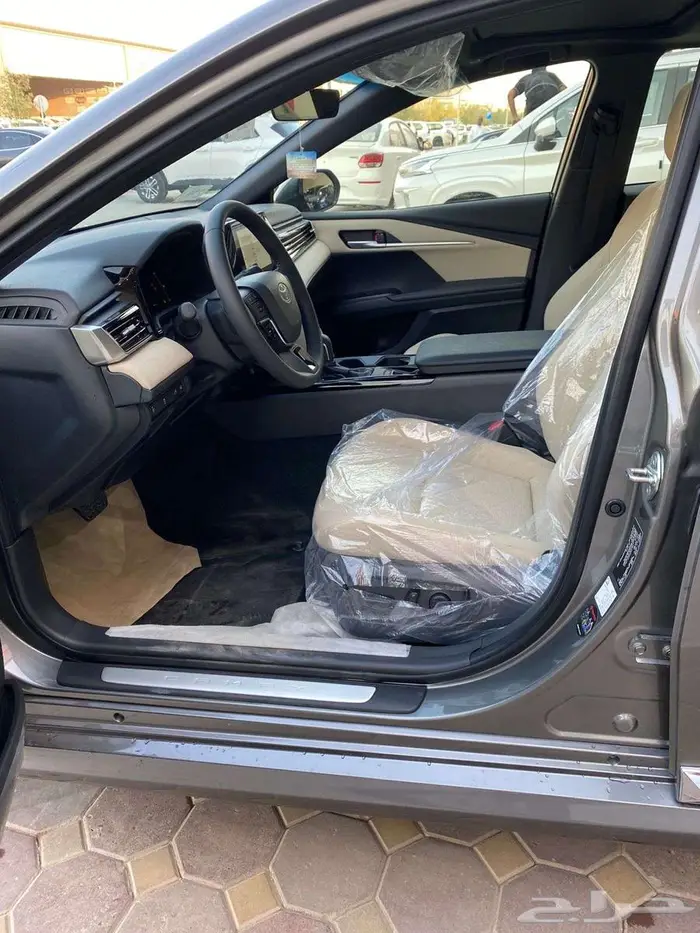 تويوتا كامري (LE) اصفار 2025 4 سلندر 2500 سي سي 12