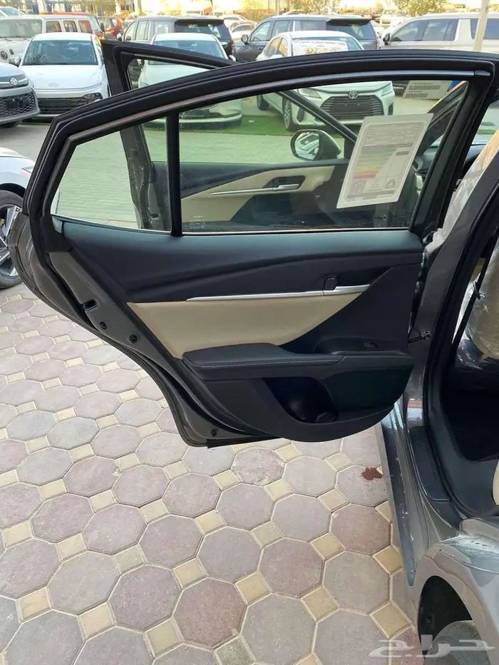 تويوتا كامري (LE) اصفار 2025 4 سلندر 2500 سي سي 22