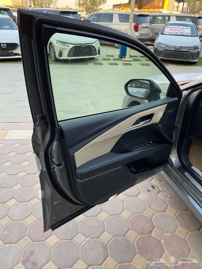 تويوتا كامري (LE) اصفار 2025 4 سلندر 2500 سي سي 23