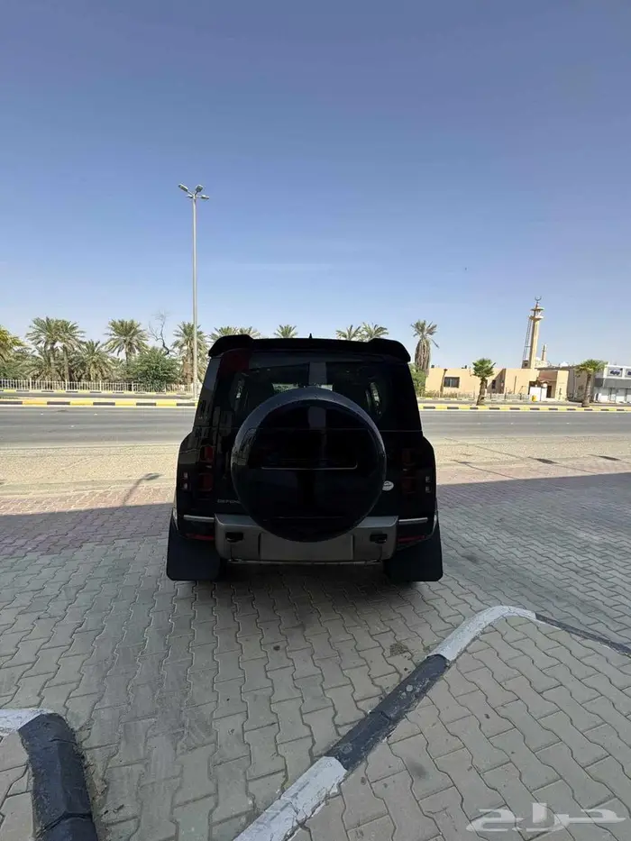 لاند روفر ديفندر HSE X-DYNAMIC موديل 2025 3