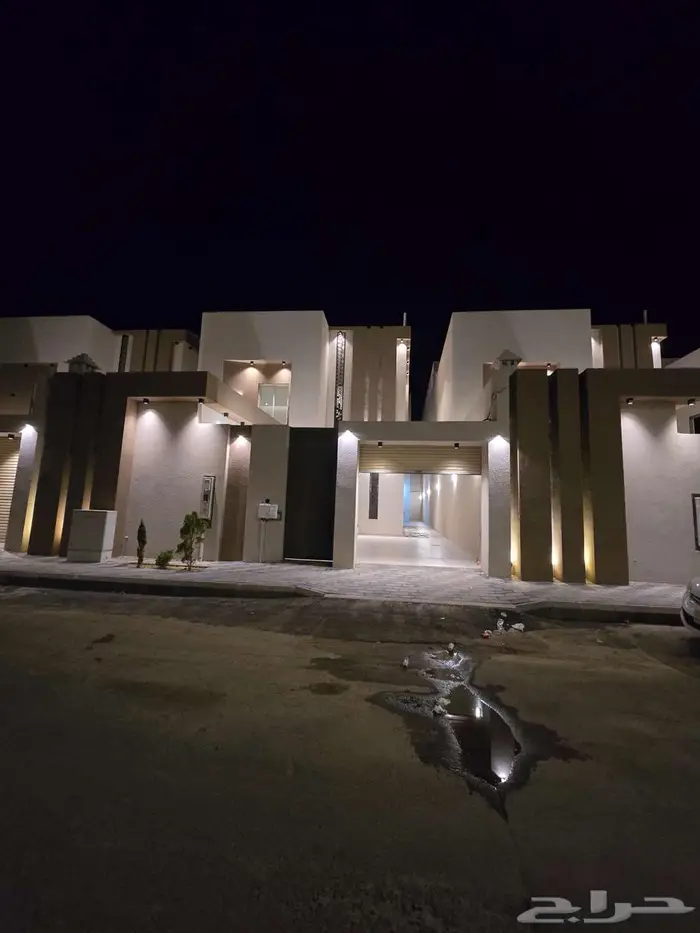 للبيع فيلا دورين وملحق مساحه كبيره غرف وسيعه احدرفيده العزيز 2