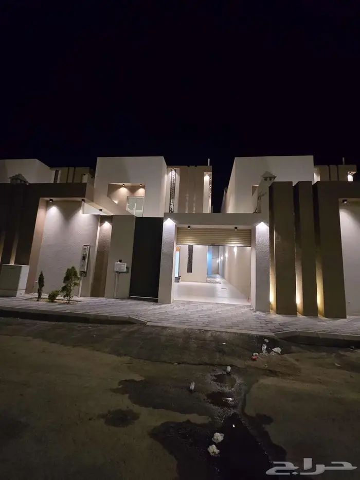 للبيع فيلا دورين وملحق مساحه كبيره غرف وسيعه احدرفيده العزيز 1