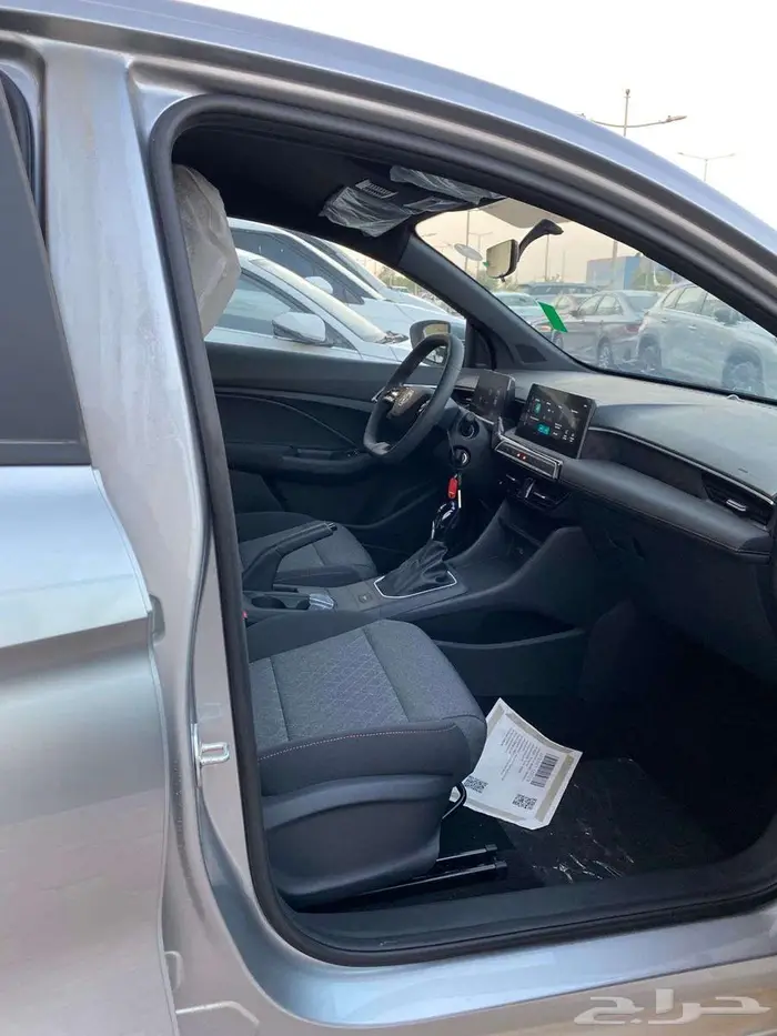 ام جي (3) 2025 اصفار سعودي 4 سلندر كاميرا شاشة 14