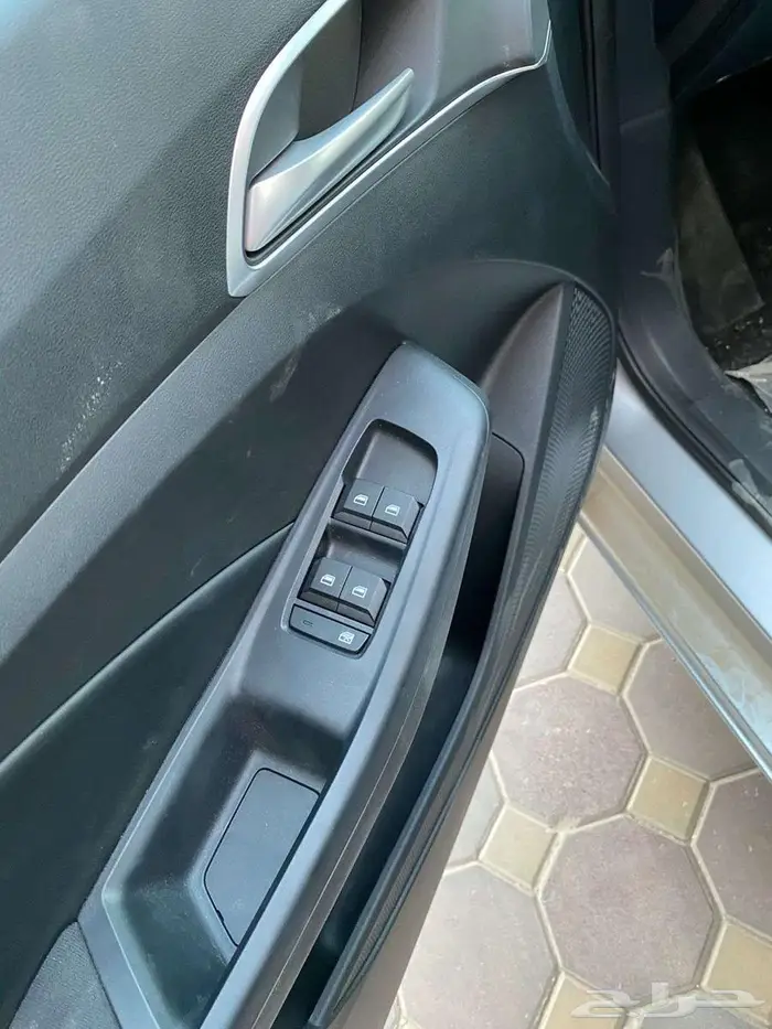 ام جي (3) 2025 اصفار سعودي 4 سلندر كاميرا شاشة 28