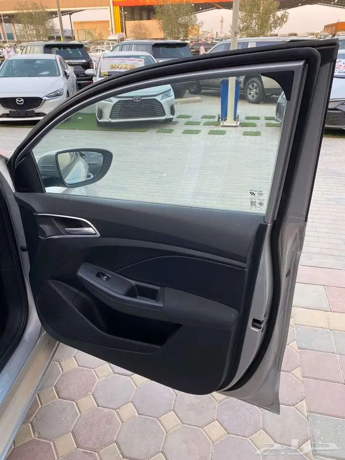 ام جي (3) 2025 اصفار سعودي 4 سلندر كاميرا شاشة 23