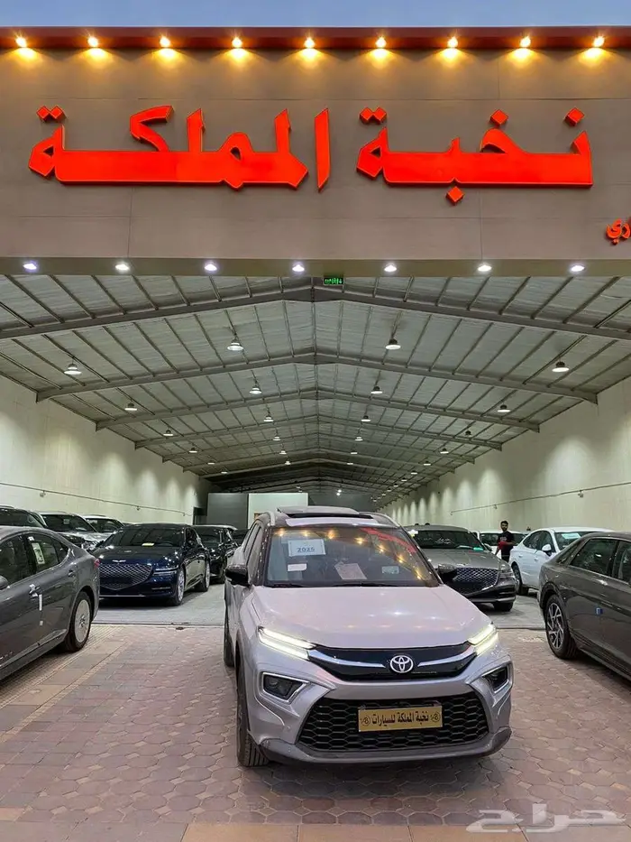 تويوتا اوربان كروزر 2025 4 كاميرات محيطية فتحة سقف بانوراما 2