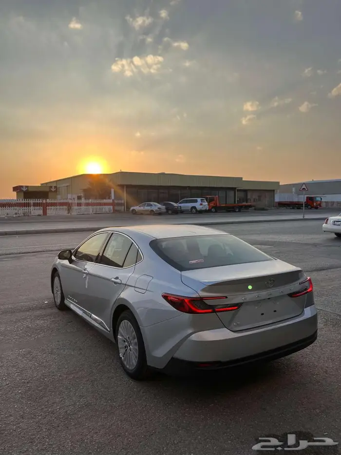 كامري E بنزين و LE بنزين وهايبرد 2025 كاش و اقساط 4