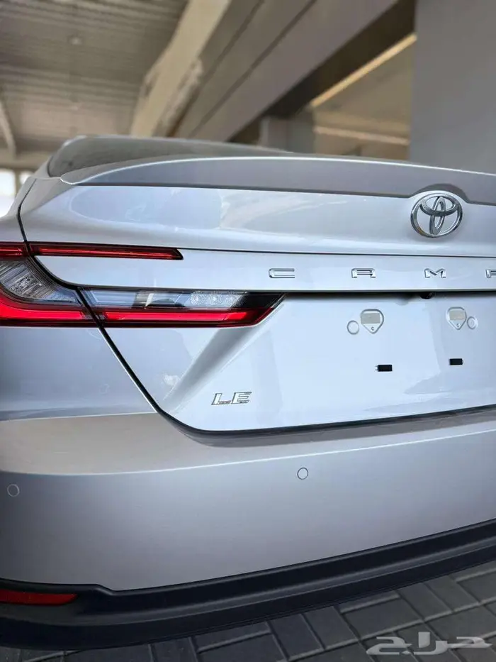 تويوتا كامري نص فل بنزين LE سعودي 2025 لون فضي 5