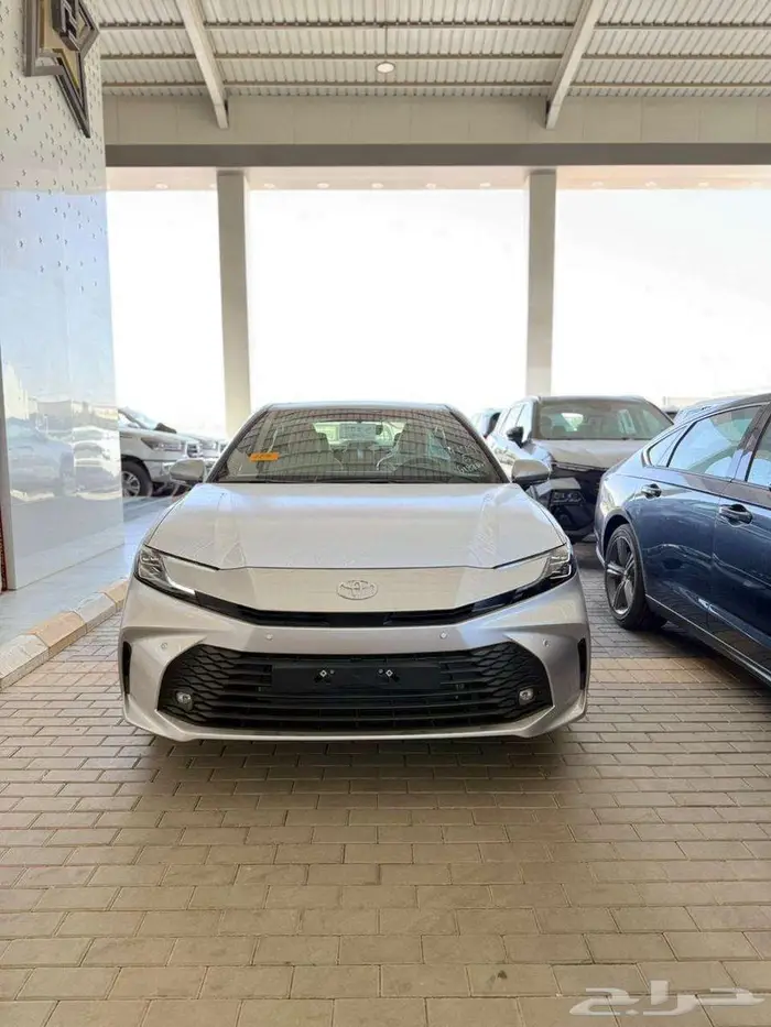 تويوتا كامري نص فل بنزين LE سعودي 2025 لون فضي 0