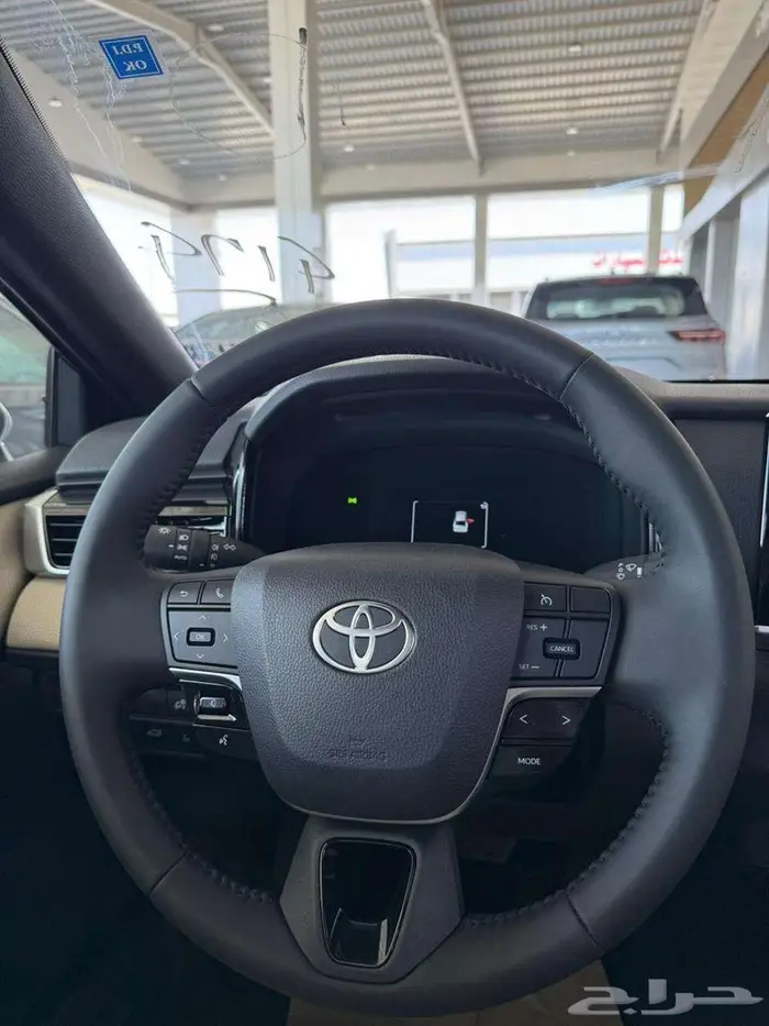تويوتا كامري نص فل بنزين LE سعودي 2025 لون فضي 8