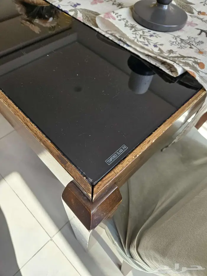 طاولة طعام بحالة جيدة جدا 0