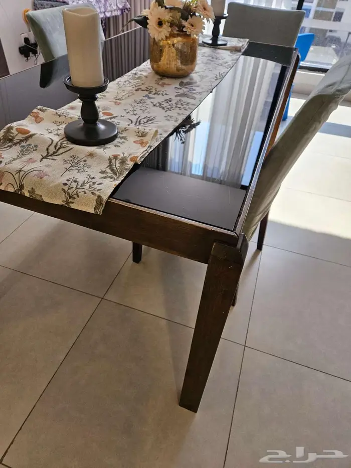 طاولة طعام بحالة جيدة جدا 2