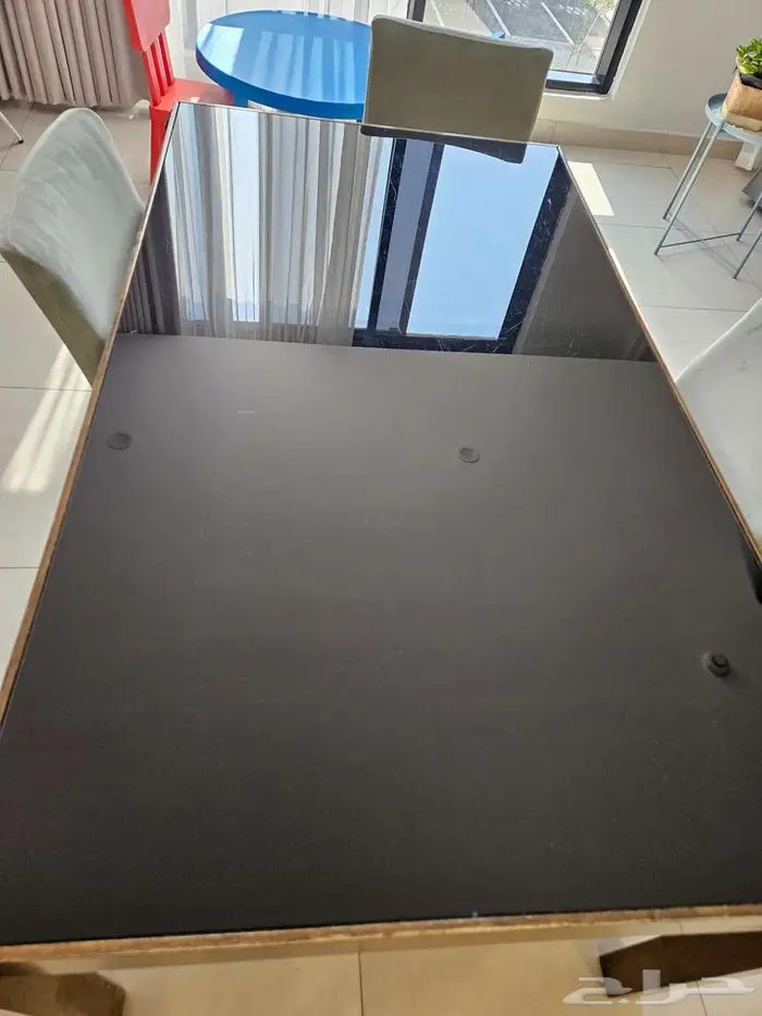 طاولة طعام بحالة جيدة جدا 1