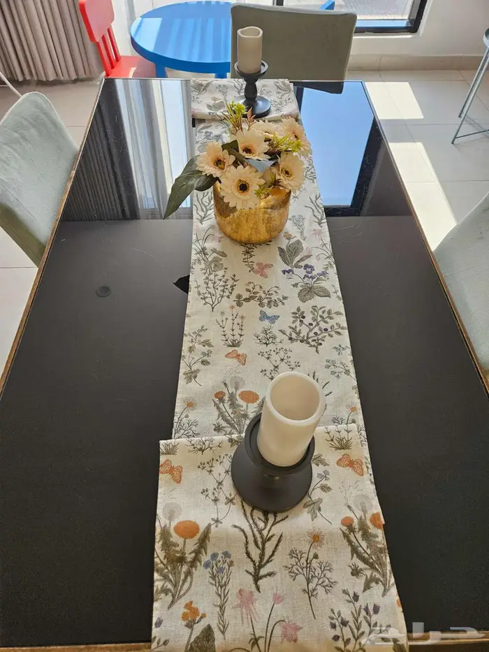طاولة طعام بحالة جيدة جدا 3