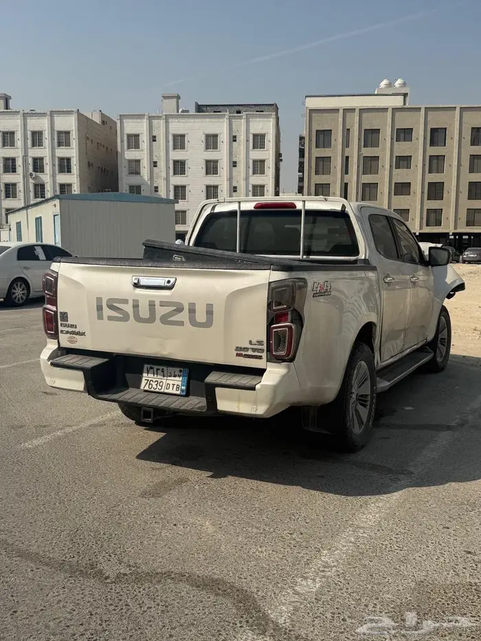 للبيع ايسوزو ديماكس مصدوم 2