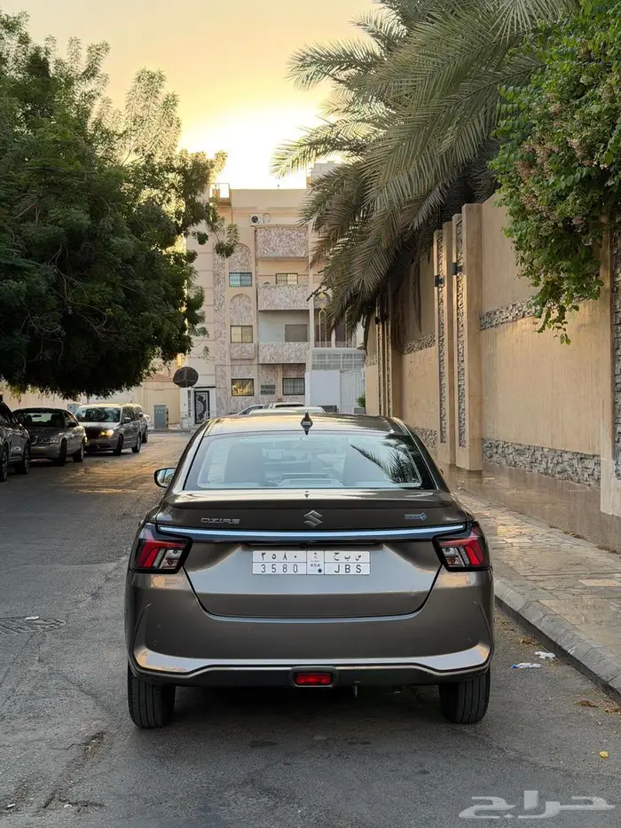 سوزوكي ديزانير 2025 فل كامل شبه جديدة 6