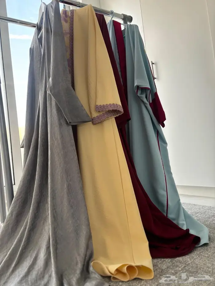 للبيع عبايات بحالة ممتازة   استخدام بسيط جد ا 0