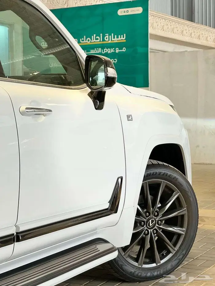 لكزس اف اسبورت 2025 سعودي ابيض داخل احمر 5