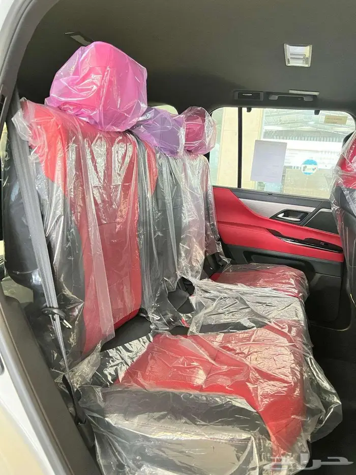 لكزس اف اسبورت 2025 سعودي ابيض داخل احمر 16