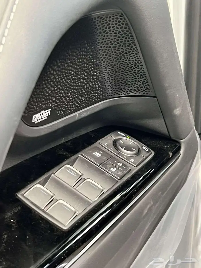 لكزس اف اسبورت 2025 سعودي ابيض داخل احمر 19