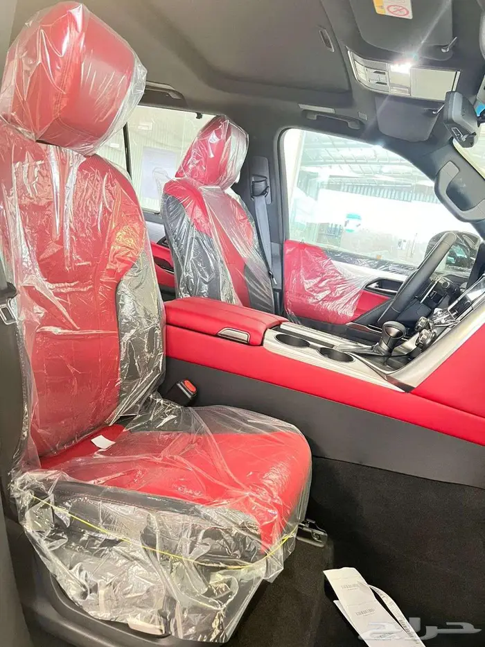 لكزس اف اسبورت 2025 سعودي ابيض داخل احمر 7