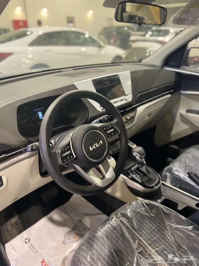 كيا كارينز نص فل فتحة سقف موديل 2025 6