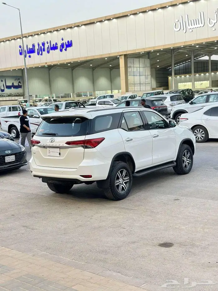 تويوتا فورتشنر 4 سلندر موديل 2022 دبل تم البيع 3