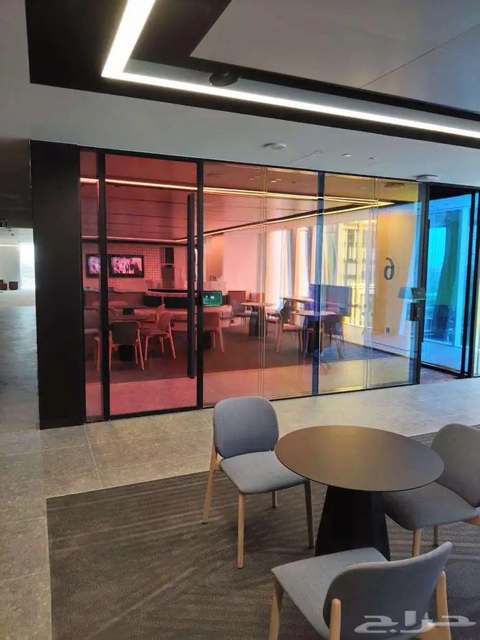 صيانة جميع انواع اعمال الديكور وجميع انواع الخشب 1