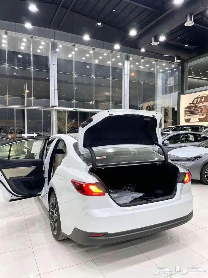 تويوتا- كامري- LE -هايبرد- 2025-بطاقه - ابيض 9