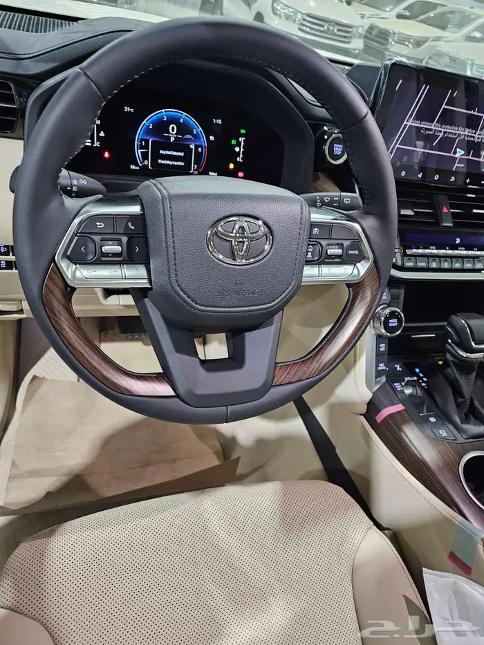 تويوتا لاندكروزر GXR L4 بنزين موديل 2025 7