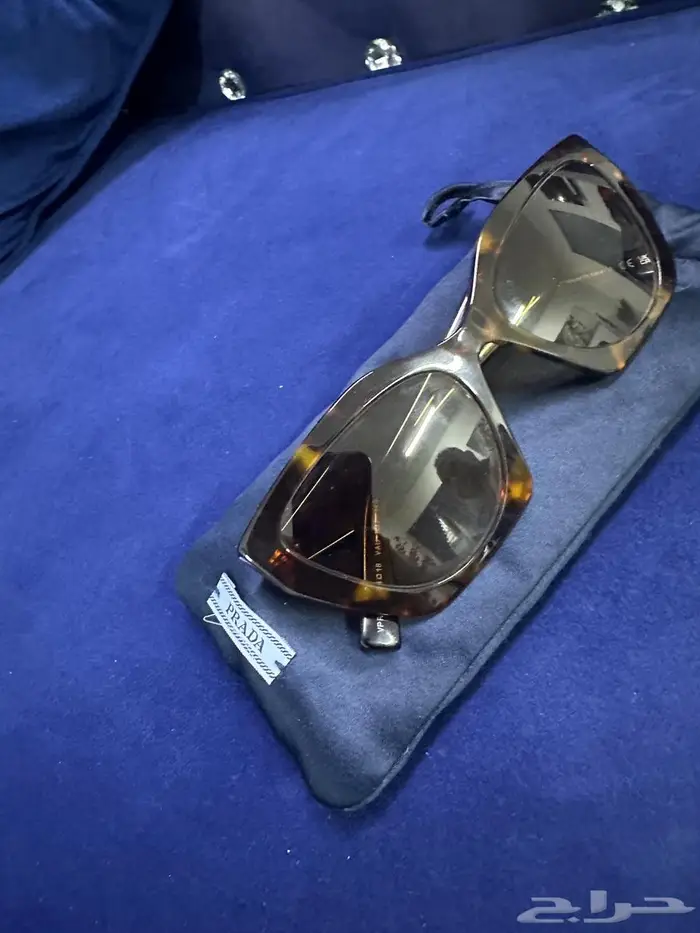 نظارة شمسية نسائية برادا 1