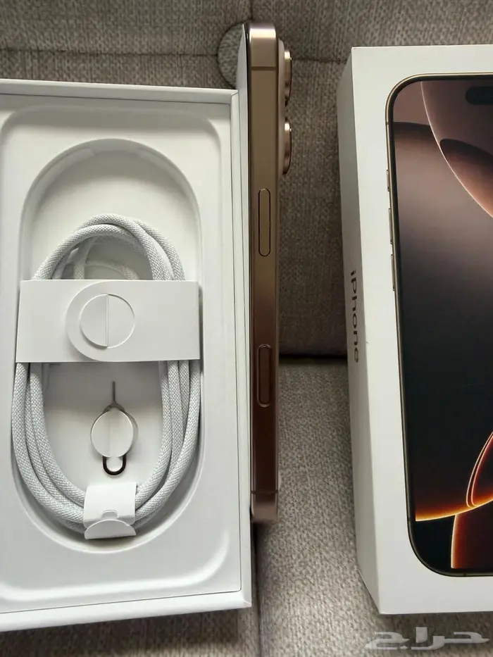 آيفون 16 برو 256 قيقا لون تيتانيوم صحراوي 1