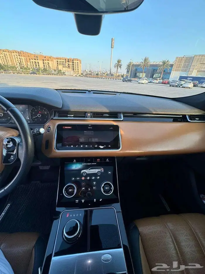 لاند روفر فيلار 2020 9