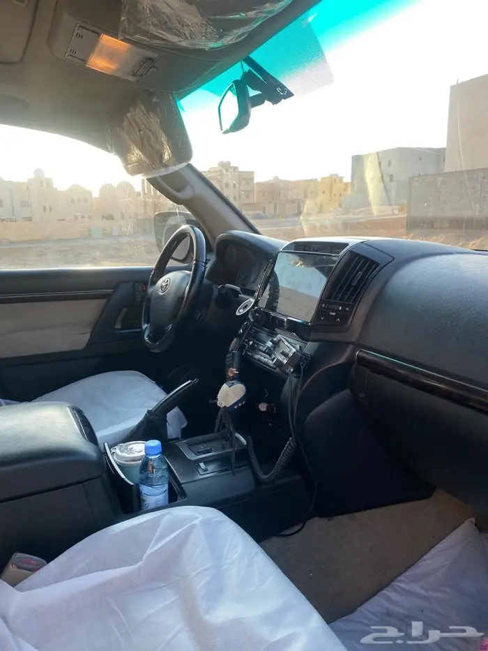 جيب لاندكروزر 12