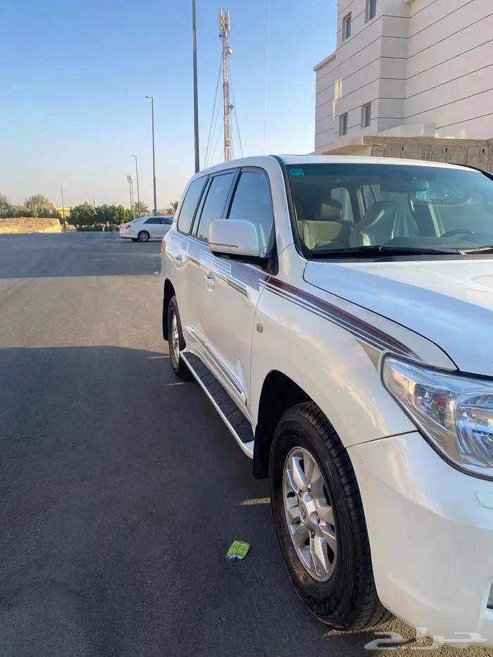 جيب لاندكروزر 11