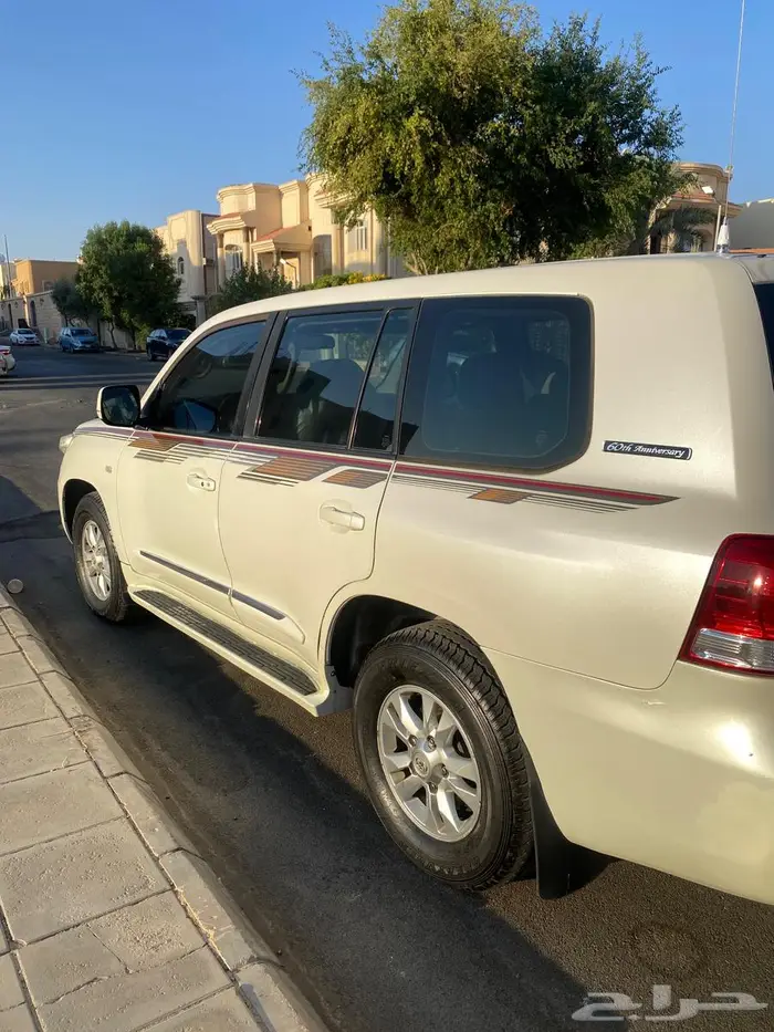جيب لاندكروزر 19