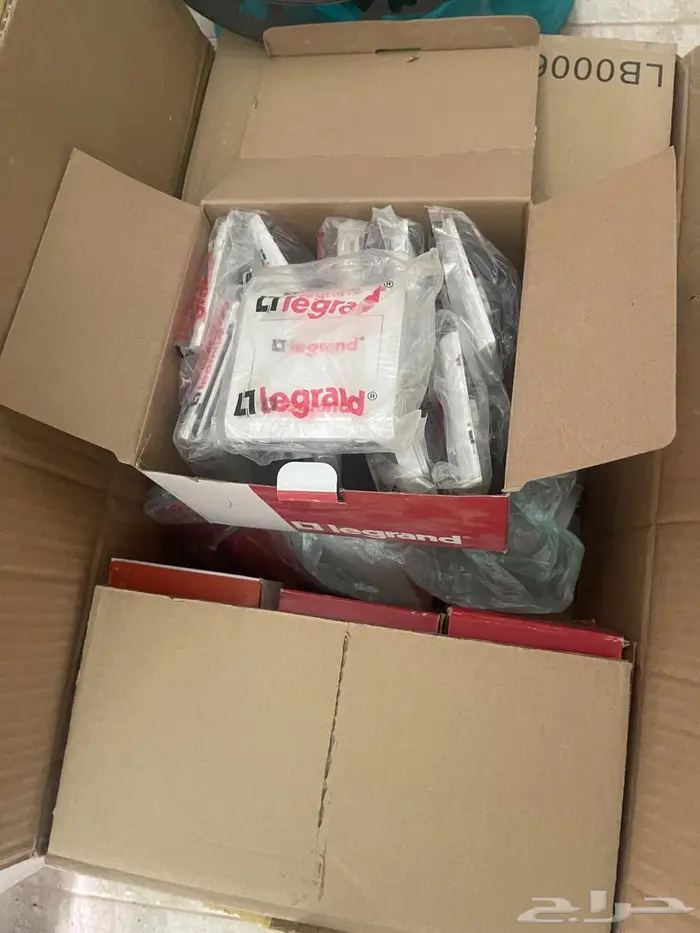 مفاتيح كهرباءlegrand. ومجموعة اسلاك متبقيه 1