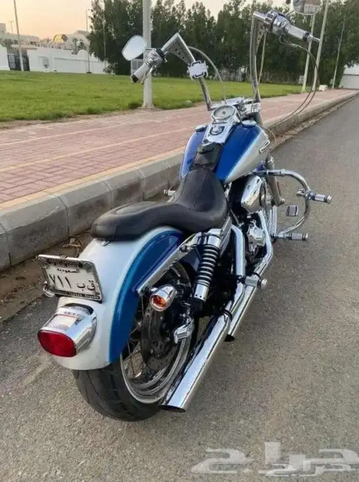 Harley Davidson dyna super glide custom 2010 21