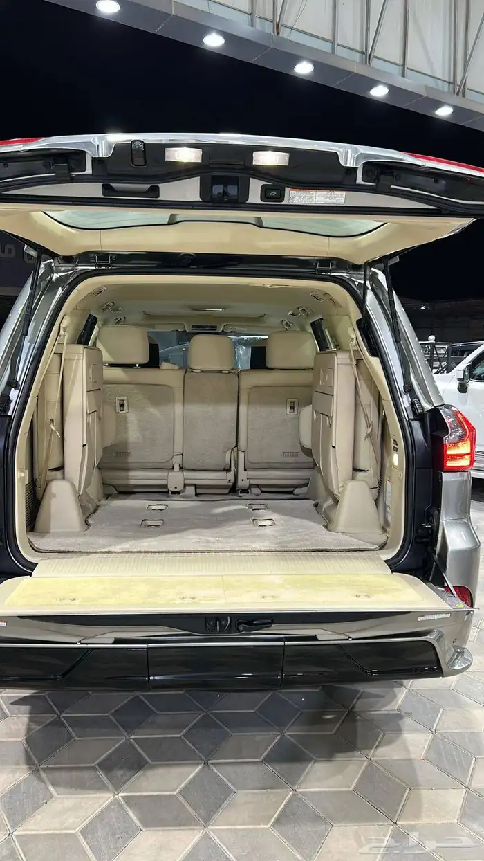 لكزس سبورت LX570 DD فل 2020 عداد 74 ألف كيلو 7