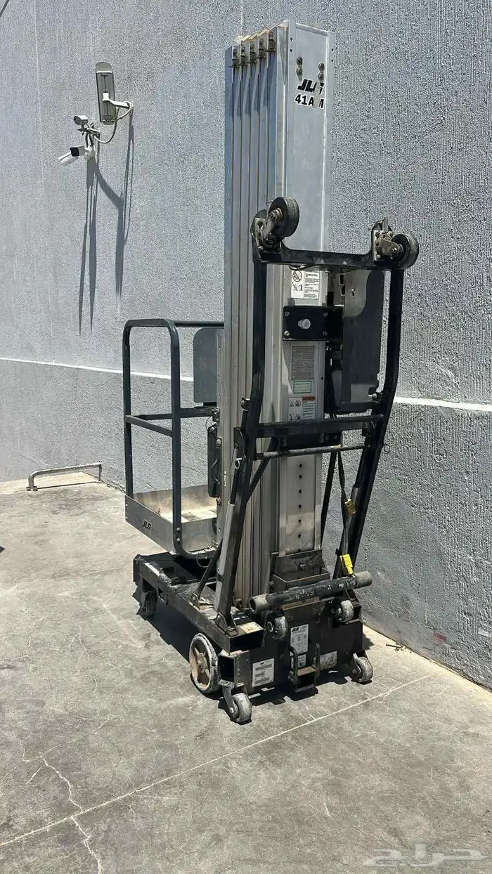 سلم عمودي كهربائي ارتفاع 12 متر وزنه نص طن للايجار 1