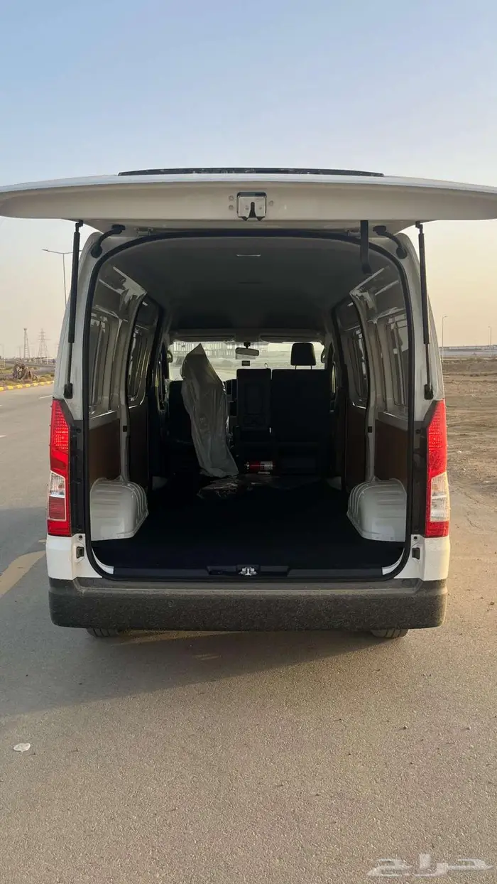 تويوتا باص فان بضاعة 2026 10