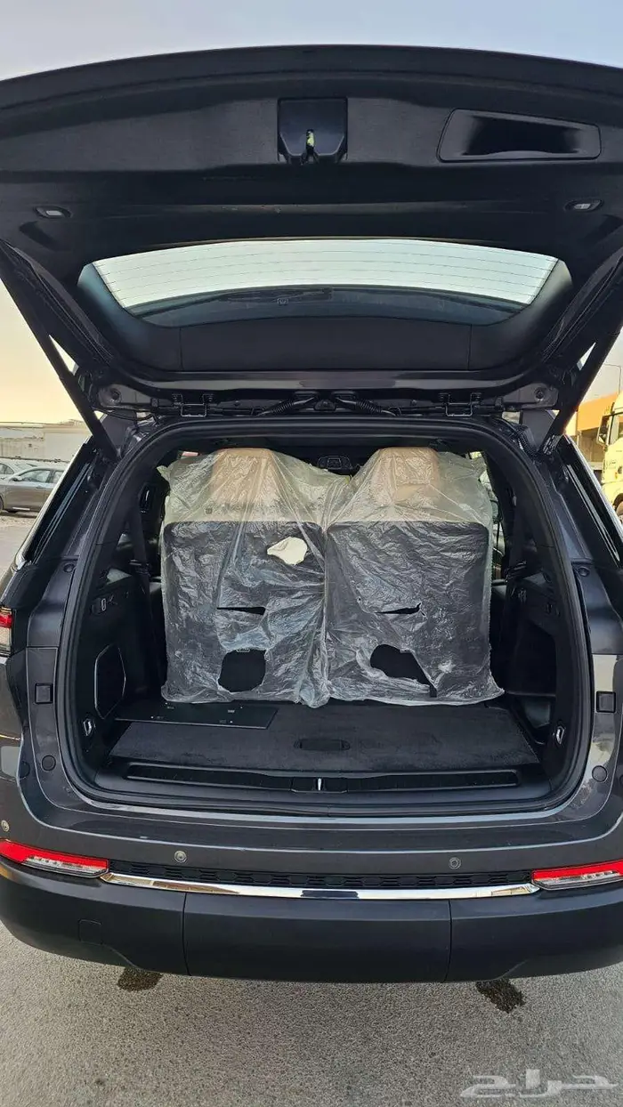 جيب جراند شيروكي 2023 ليمتد 8