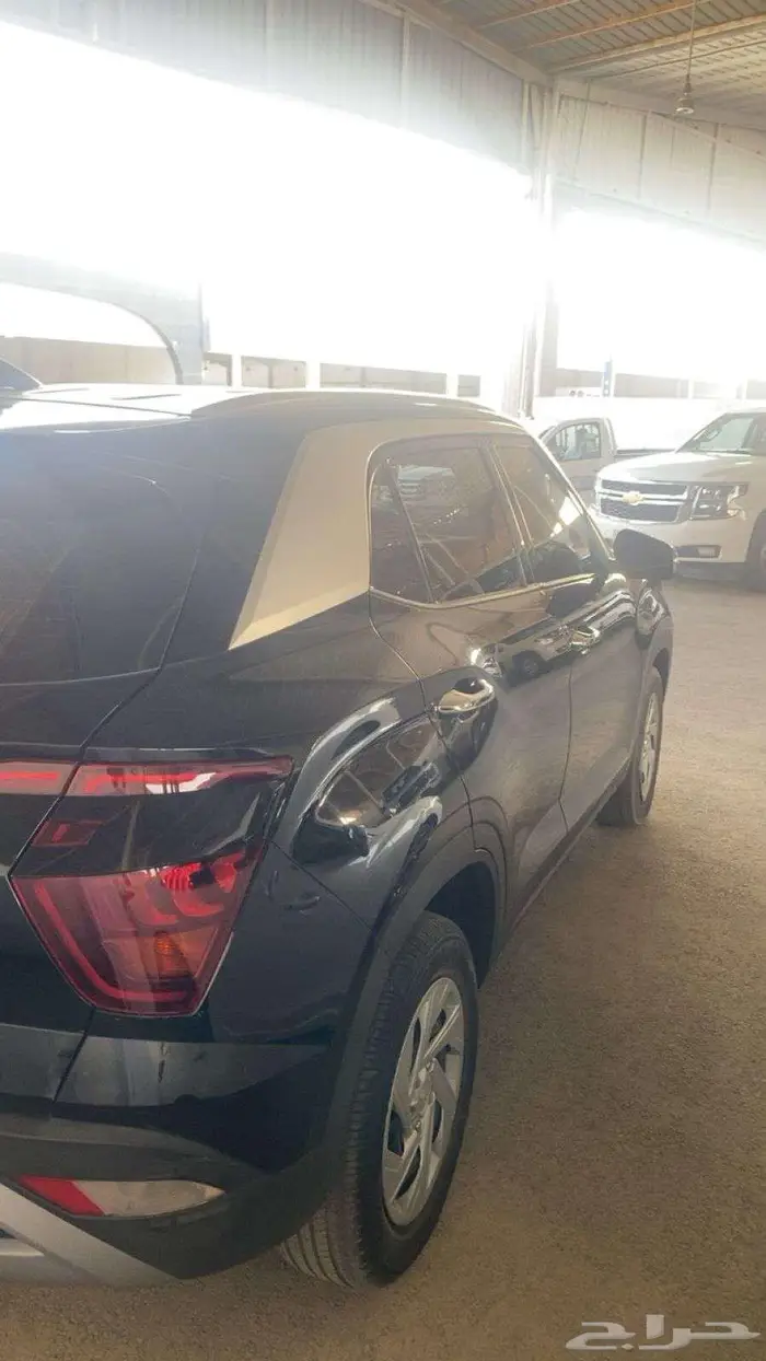 كريتا 2023اسود نصف فل بودي ومحركات وكاله عداد82 الف كم 1