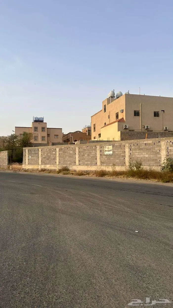 بيع أرض سكنية خميس مشيط على شارعين 20 والمساحه 742 2