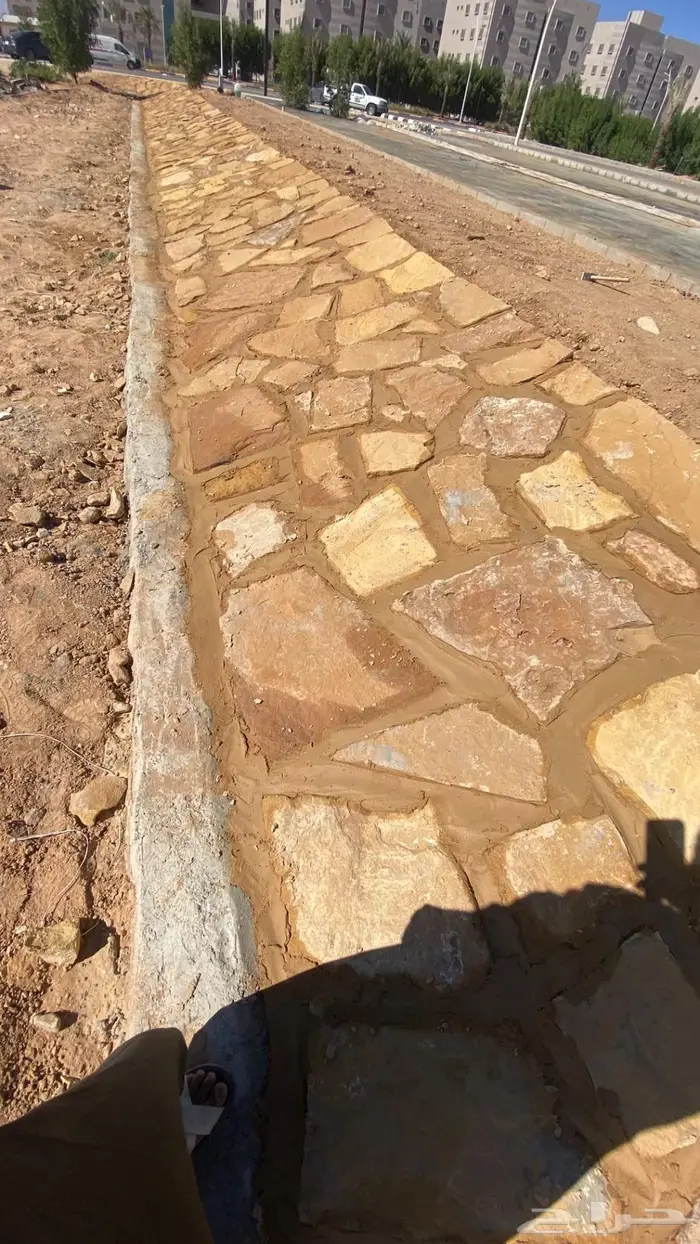 عمال احجر الطبيعي 0